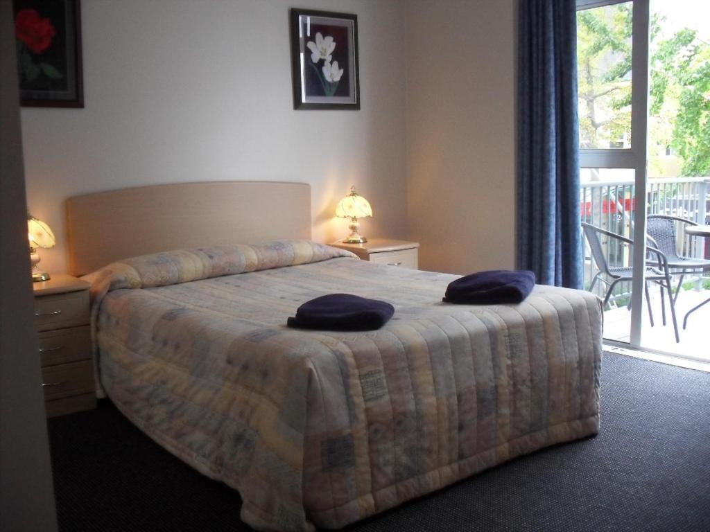 Victoria Hotel Suites Hamilton Chambre photo
